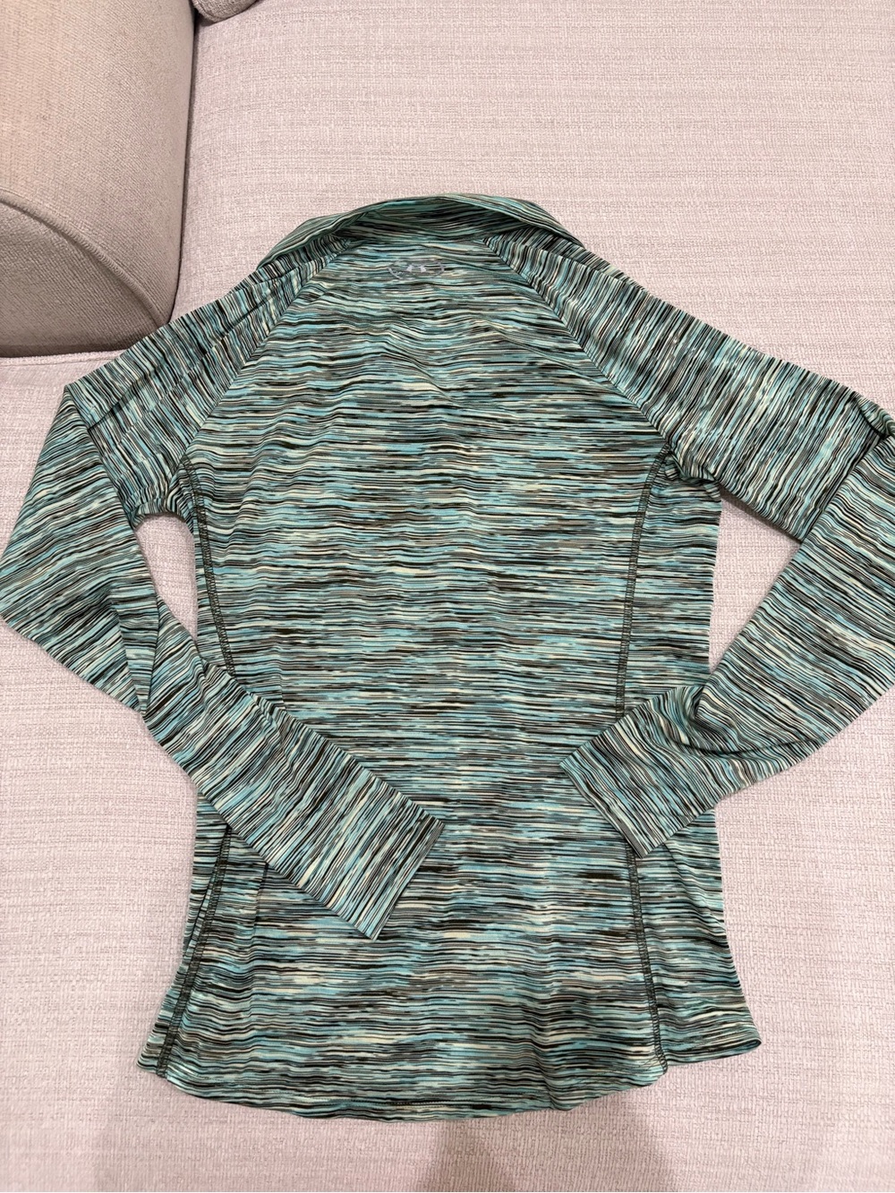 Under Armour Striated Aqua and Black Performance Top - Picture 3 of 5